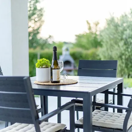 Fiorella Апартаменти *